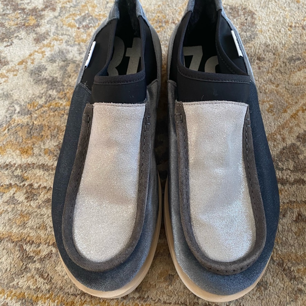 P448 Gray and Cream Slip-On Shoes